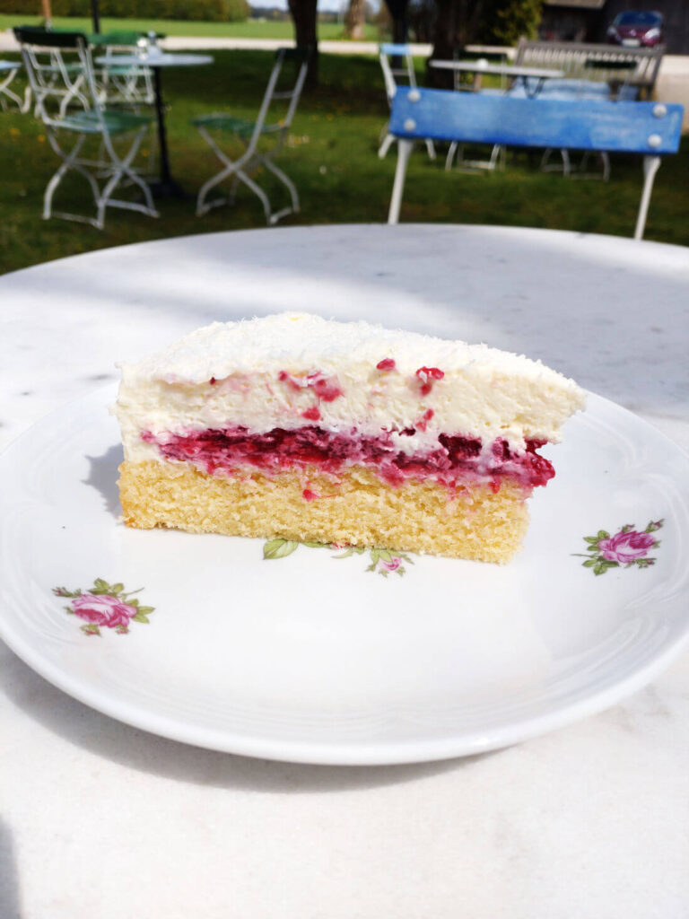 Himbeerkuchen auf Teller